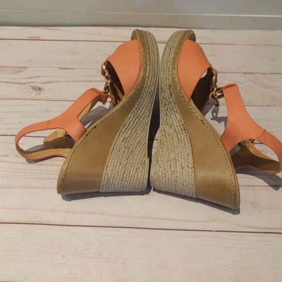 Beautiful Coral color sandals by Bella MarieπΊπΊπΈ - Picture 5 of 7